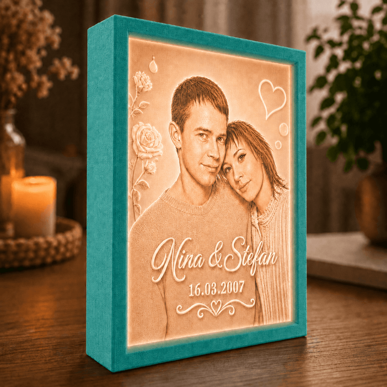 Farbiges personalisiertes LED Fotolicht Premium mit Wunschfoto im türkisen Rahmen als individuelles Lithophane Lichtbild.