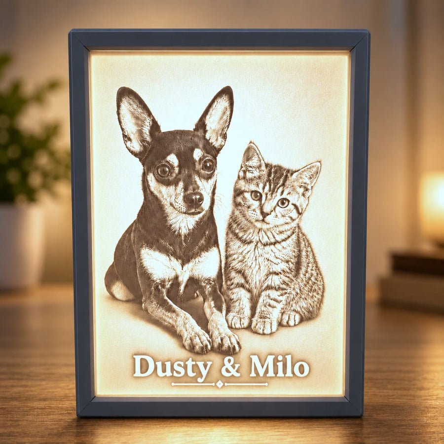 Personalisiertes Tierporträt mit Hund und Katze als leuchtendes 3D-Lichtbild
